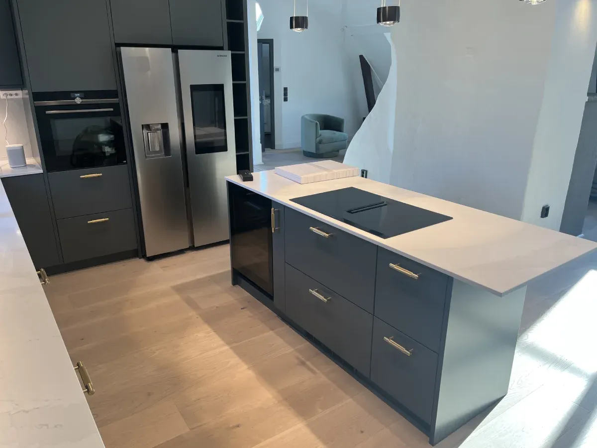 Köksrenovering i Stockholm med snickeri och montering